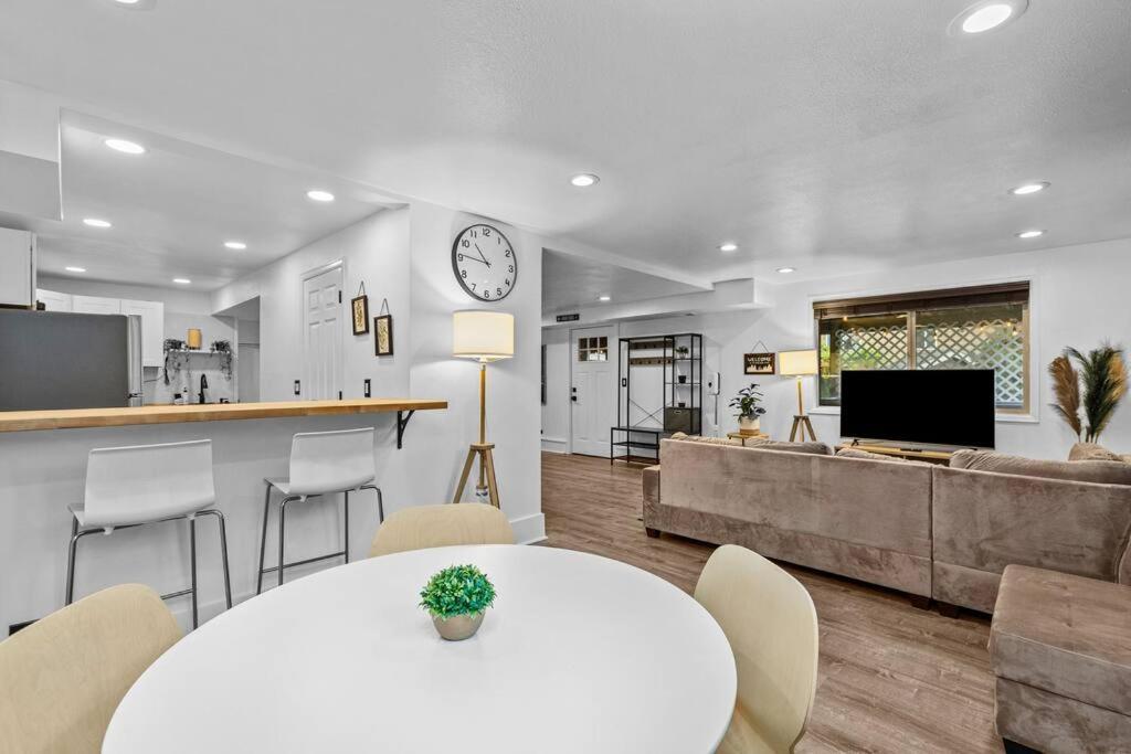 Pacific Nw Gem W/Hot-Tub 15 Minutes Airport. Apartamento Auburn Exterior foto
