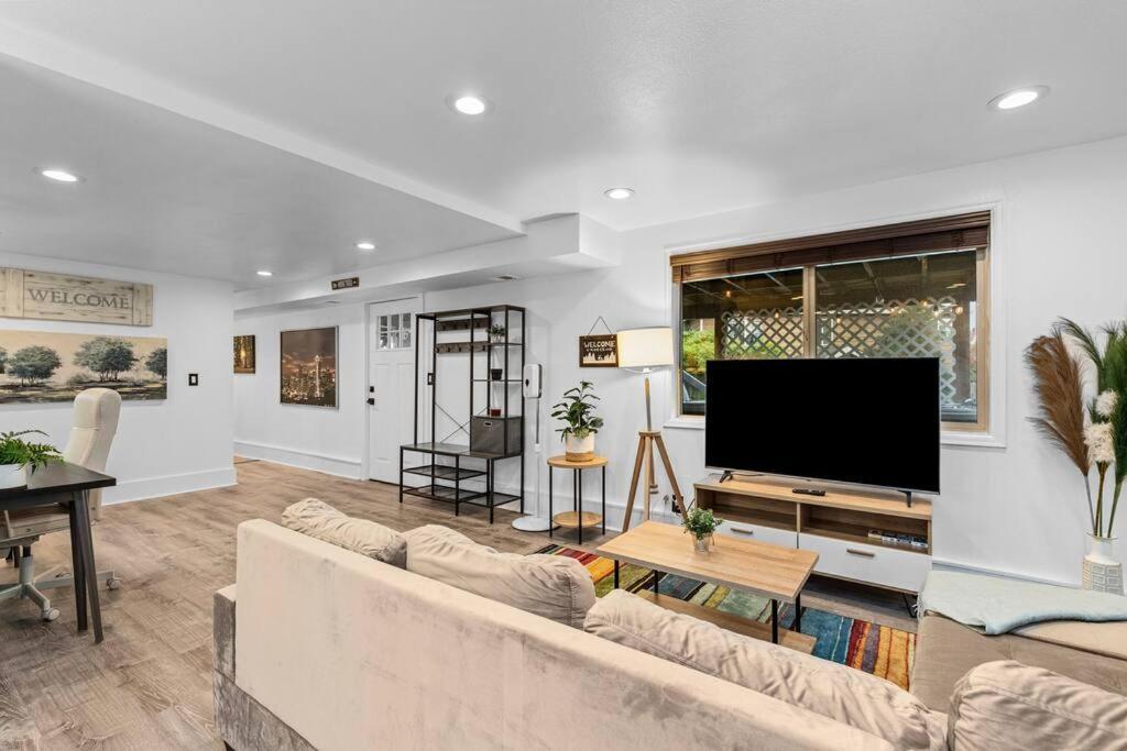Pacific Nw Gem W/Hot-Tub 15 Minutes Airport. Apartamento Auburn Exterior foto