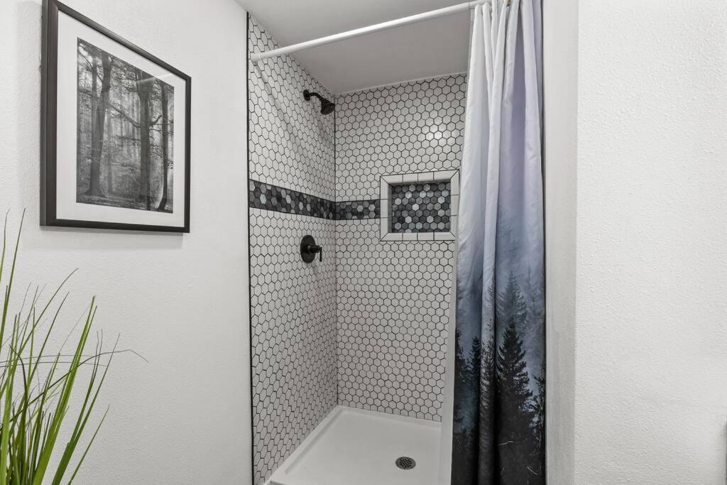 Pacific Nw Gem W/Hot-Tub 15 Minutes Airport. Apartamento Auburn Exterior foto
