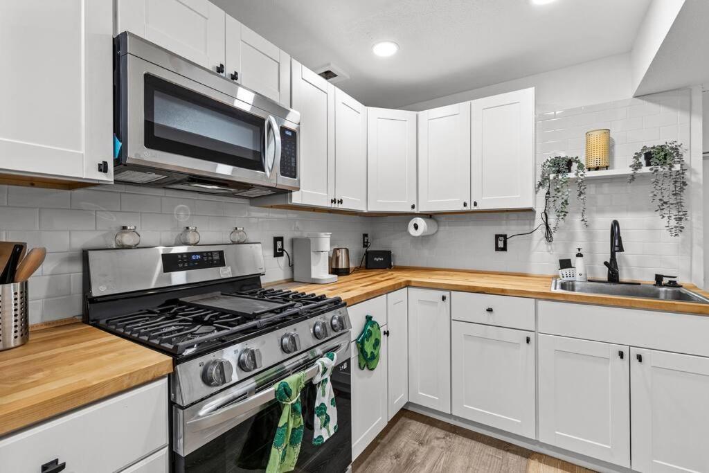 Pacific Nw Gem W/Hot-Tub 15 Minutes Airport. Apartamento Auburn Exterior foto