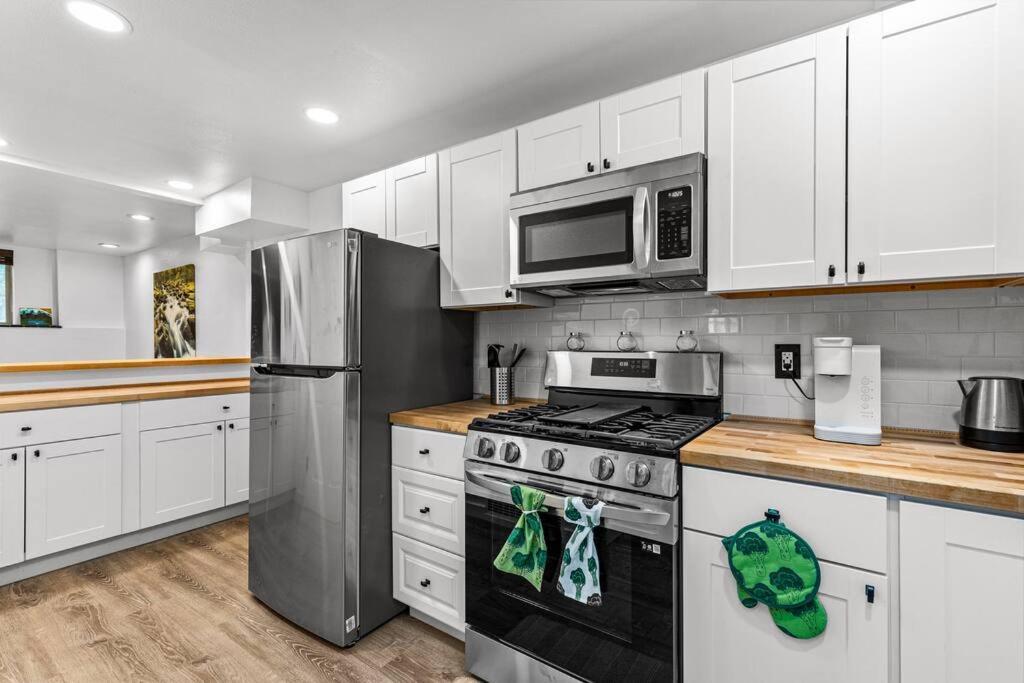 Pacific Nw Gem W/Hot-Tub 15 Minutes Airport. Apartamento Auburn Exterior foto
