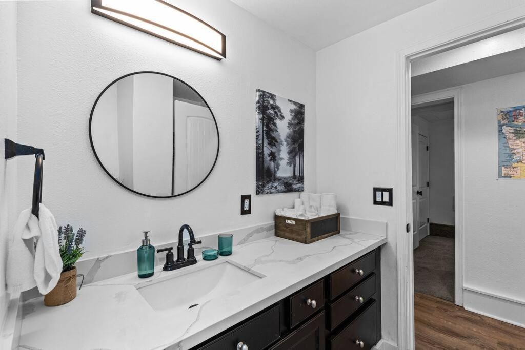 Pacific Nw Gem W/Hot-Tub 15 Minutes Airport. Apartamento Auburn Exterior foto